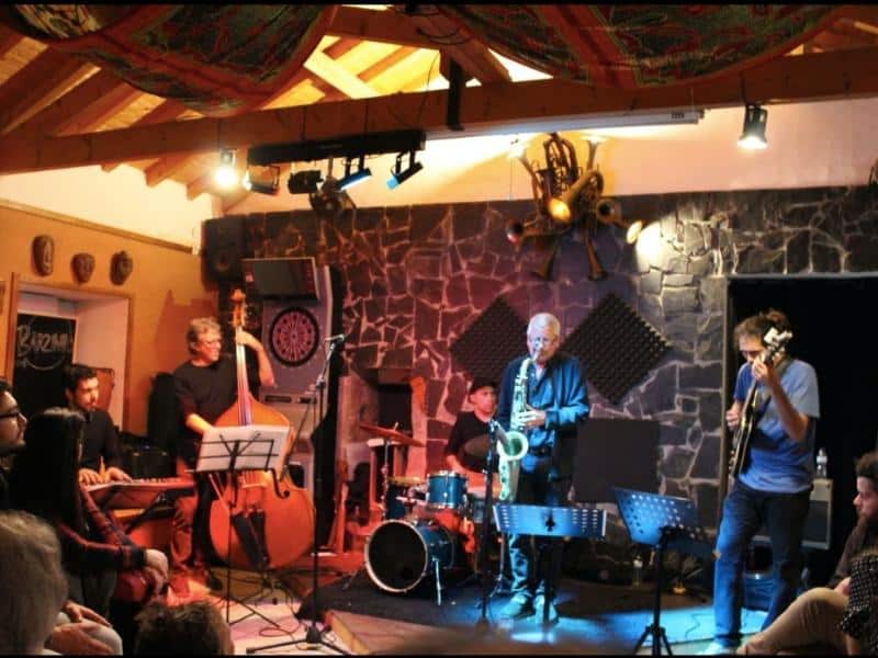 Barzinho is the best option in Ericeira for live music.