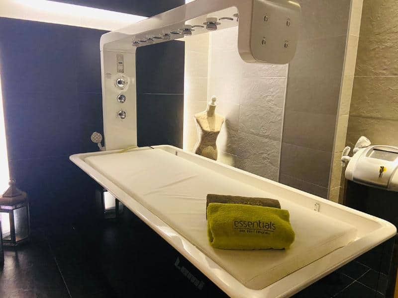 Essential spa treatment room for massage in Ericeira.