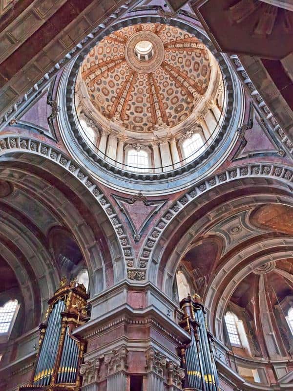 The domed roof and 2 of the 6 organs in the Mafra Basilica
