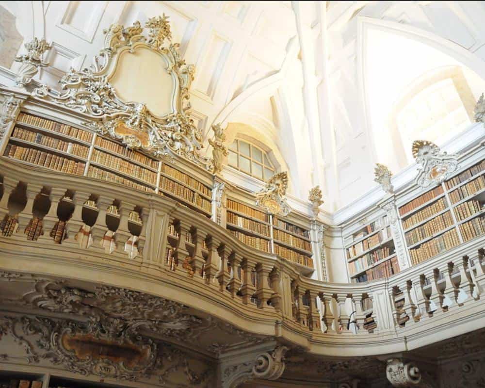 Details from the mezzanine a the Mafra Palace Library.