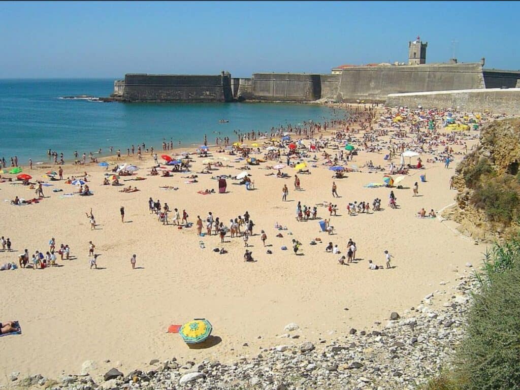 How far is Lisbon from the beach? Praia da Torre is the closest beach to Lisbon.